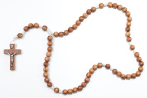Różaniec na sznurku (drzewo oliwne)