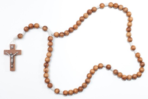 Różaniec na sznurku (drzewo oliwne)