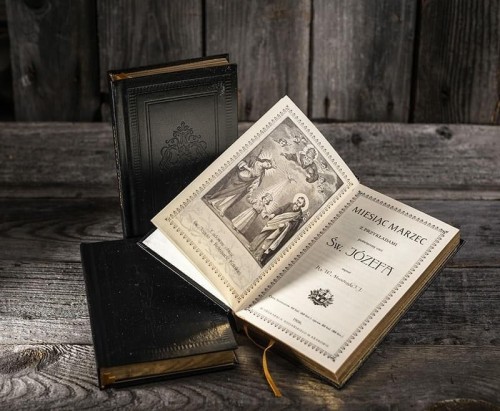 Okładka książli "Miesiąc marzec", ks. W. Mrowiński TJ, wydawnictwo Bernardinum