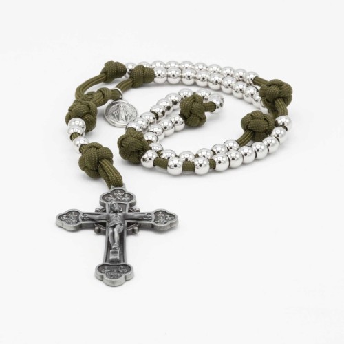 Różaniec stalowy na paracordzie – wytrzymały różaniec z metalowymi paciorkami