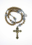 Różaniec paracord z metalowymi paciorkami w kolorze antycznego złota