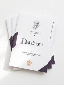 Dall' alto. O wojnie wydanej Kościołowi